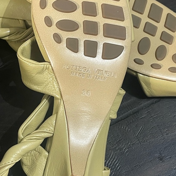 BOTTEGA VENETA  TWIST HEELS - Picture 3 of 10